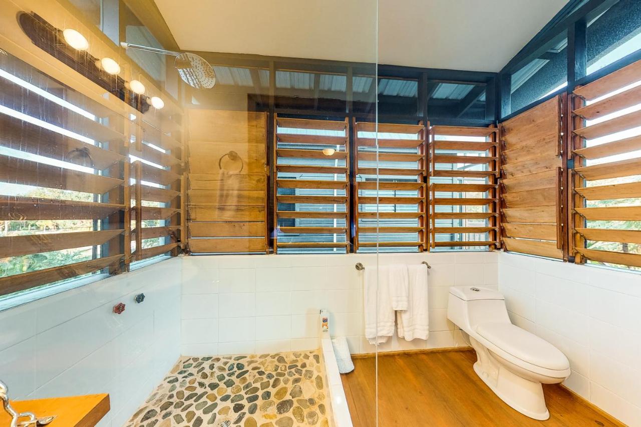 Inn The Trees Cabanas Placencia エクステリア 写真