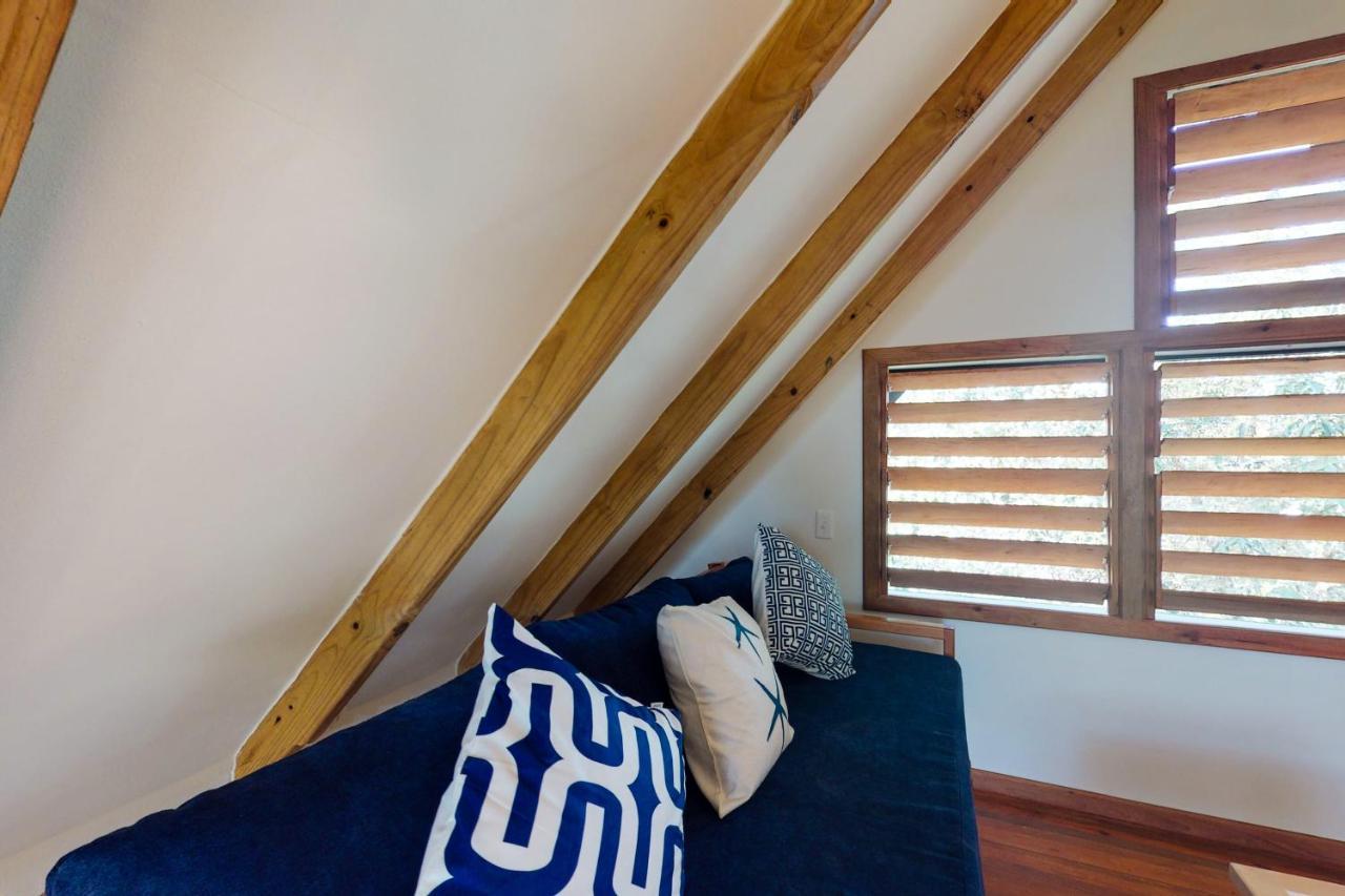 Inn The Trees Cabanas Placencia エクステリア 写真